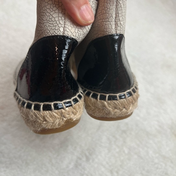 Chanel Interlocking CC Logo Espadrille Sneakers
Women's Size: 5| IT 35 - Picture 4 of 9